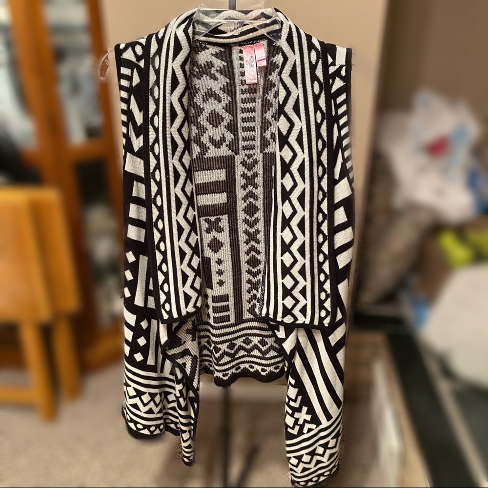 Black & White Aztec-pattern Sweater Tank Cardigan